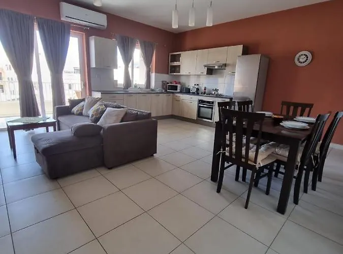 Modern Two Bedroom Apartment In Center Bugibba