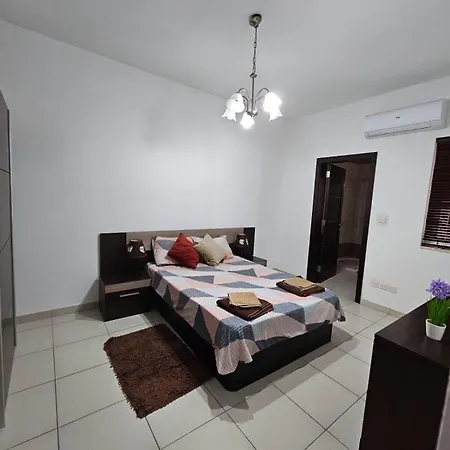 Modern Two Bedroom Apartment In Center Bugibba San Pawl il-Baħar Exterior photo